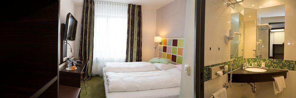 Hotel Arooma Эрдинг Экстерьер фото