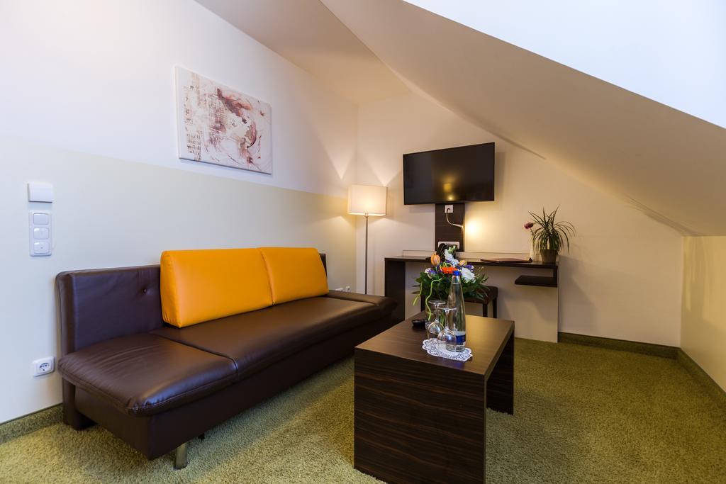 Hotel Arooma Эрдинг Экстерьер фото