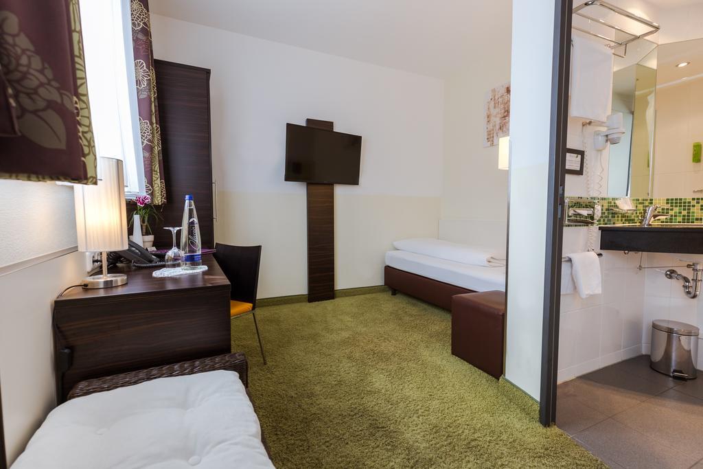 Hotel Arooma Эрдинг Экстерьер фото