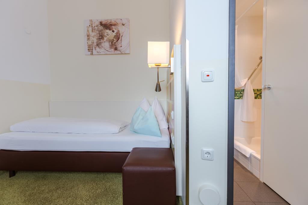 Hotel Arooma Эрдинг Экстерьер фото