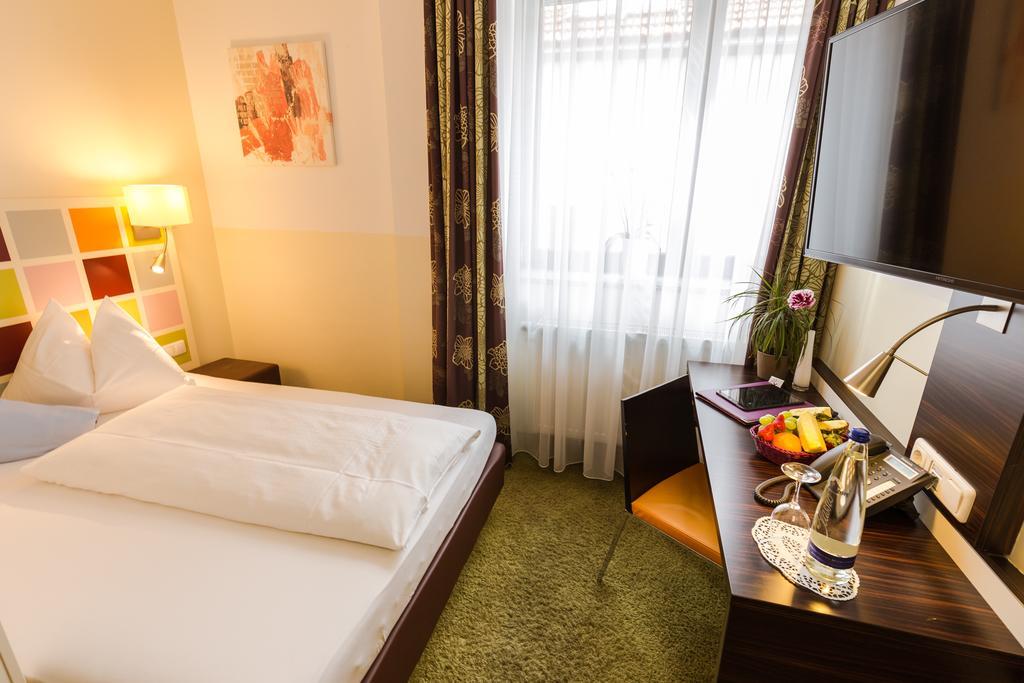 Hotel Arooma Эрдинг Экстерьер фото