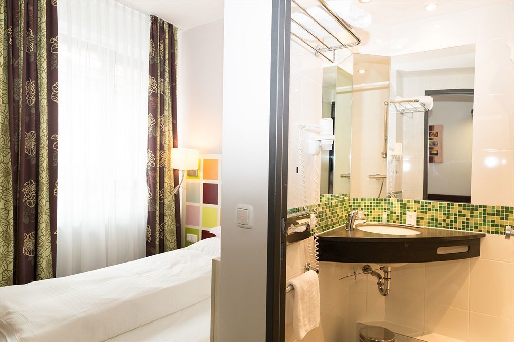 Hotel Arooma Эрдинг Экстерьер фото
