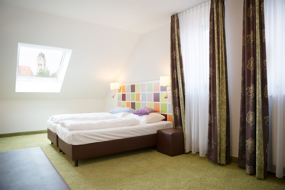 Hotel Arooma Эрдинг Экстерьер фото