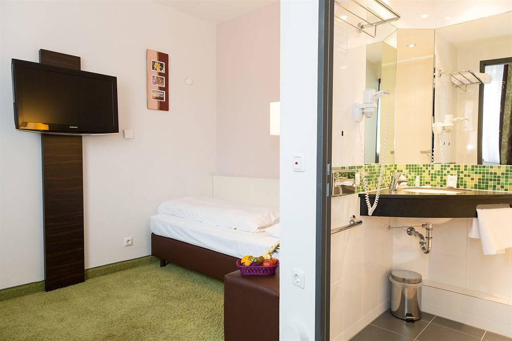 Hotel Arooma Эрдинг Экстерьер фото