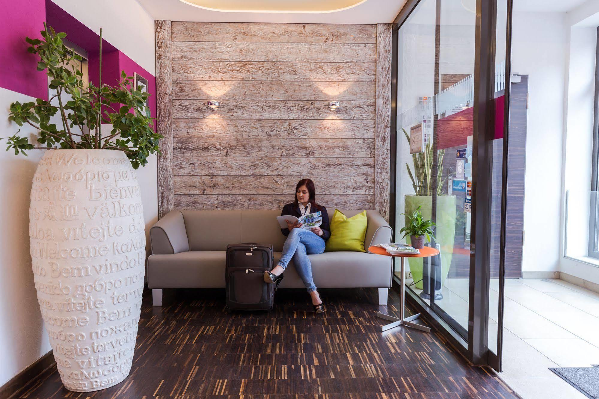 Hotel Arooma Эрдинг Экстерьер фото