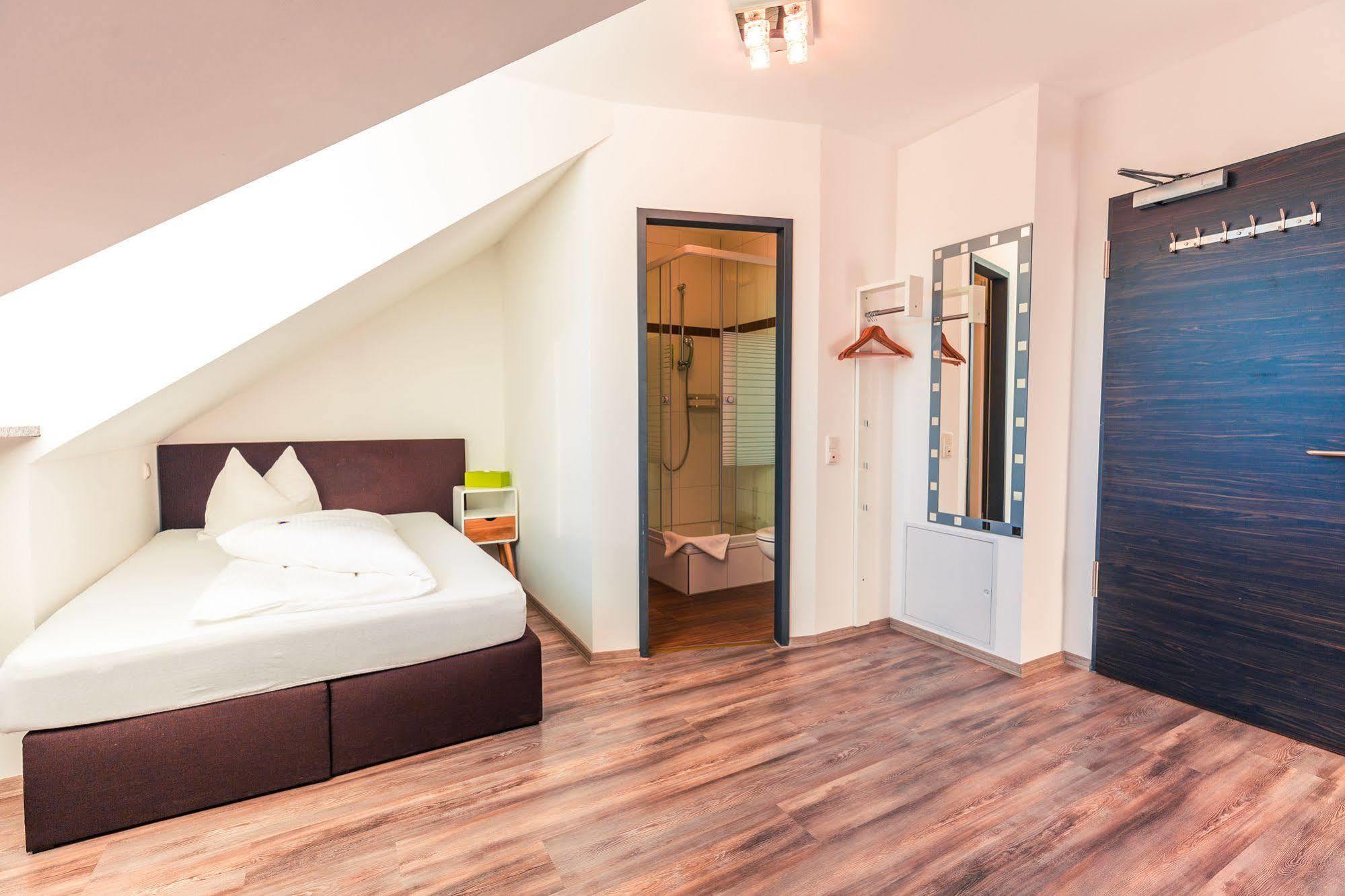 Hotel Arooma Эрдинг Экстерьер фото