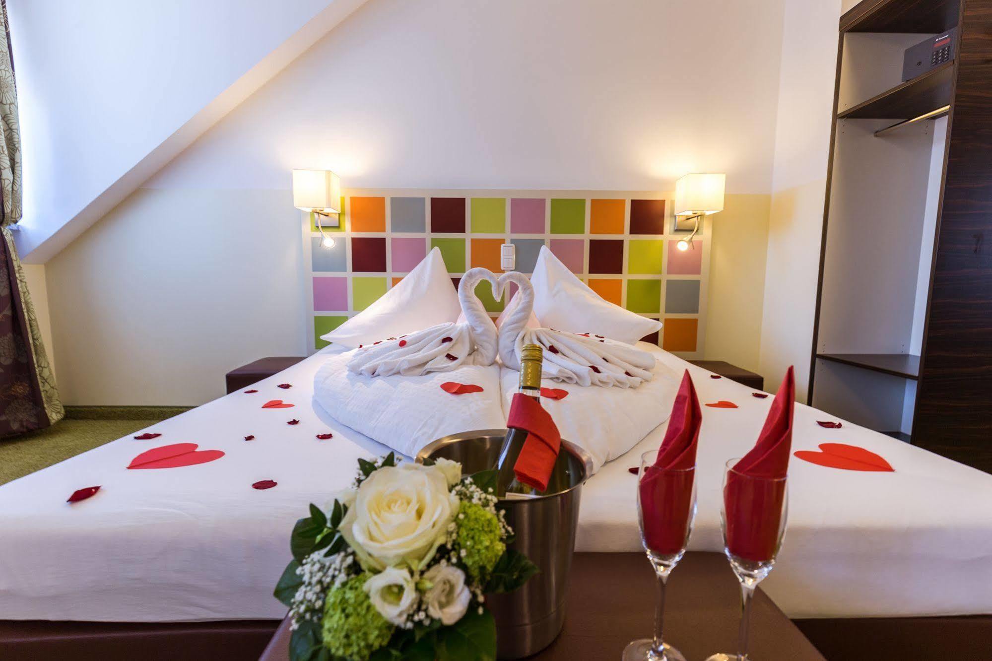 Hotel Arooma Эрдинг Экстерьер фото
