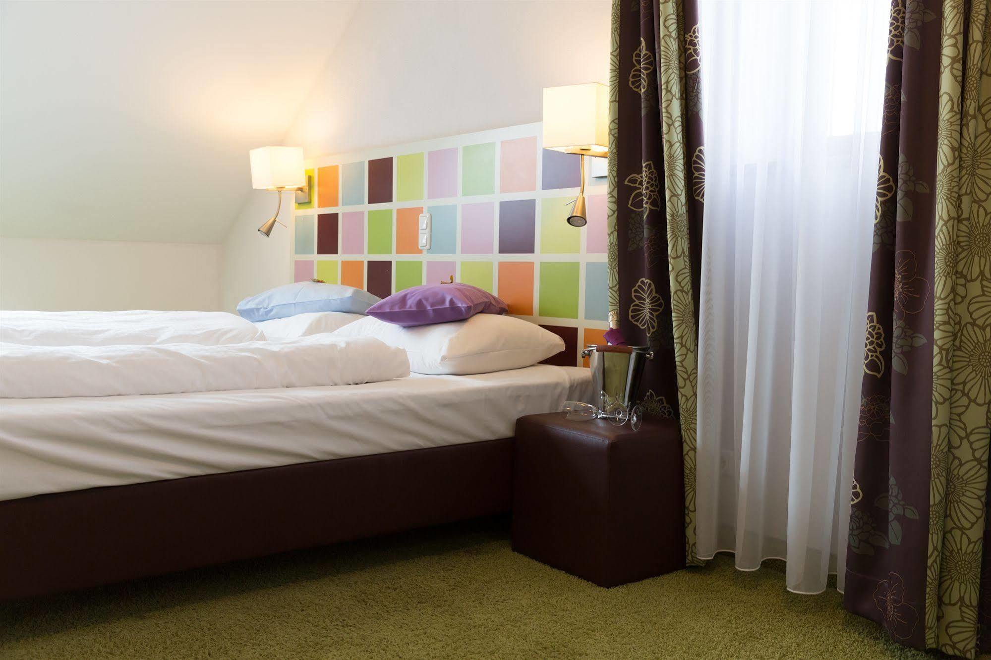 Hotel Arooma Эрдинг Экстерьер фото
