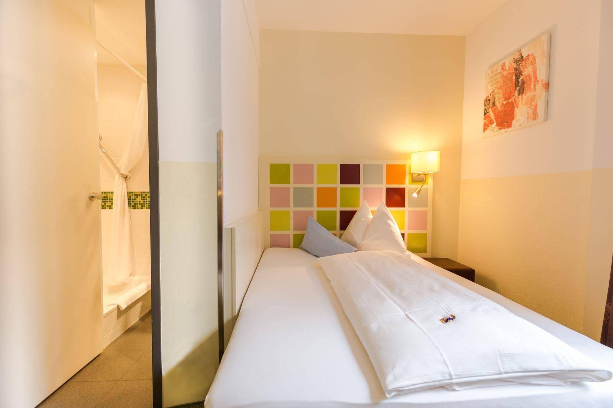 Hotel Arooma Эрдинг Экстерьер фото