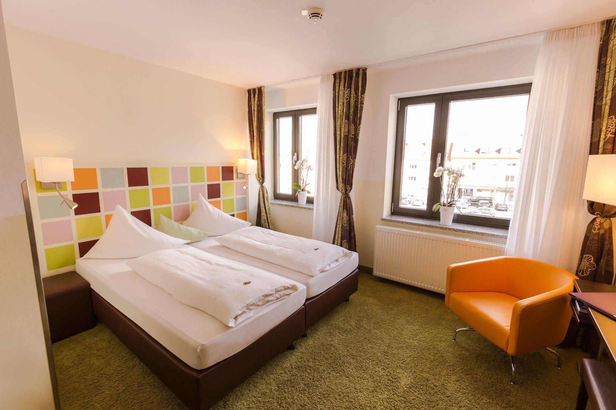 Hotel Arooma Эрдинг Экстерьер фото