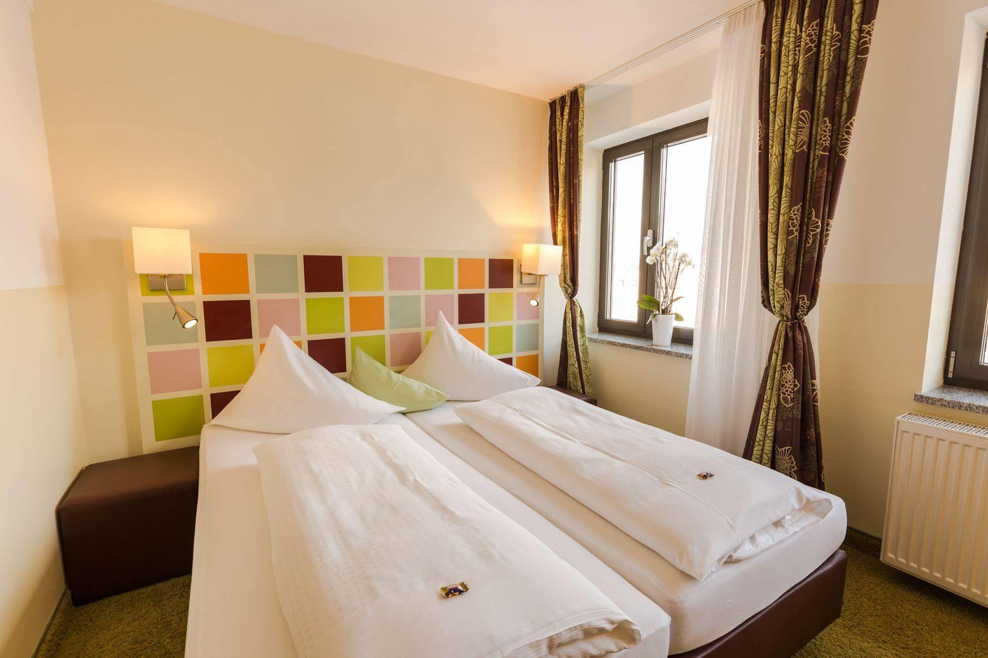 Hotel Arooma Эрдинг Экстерьер фото