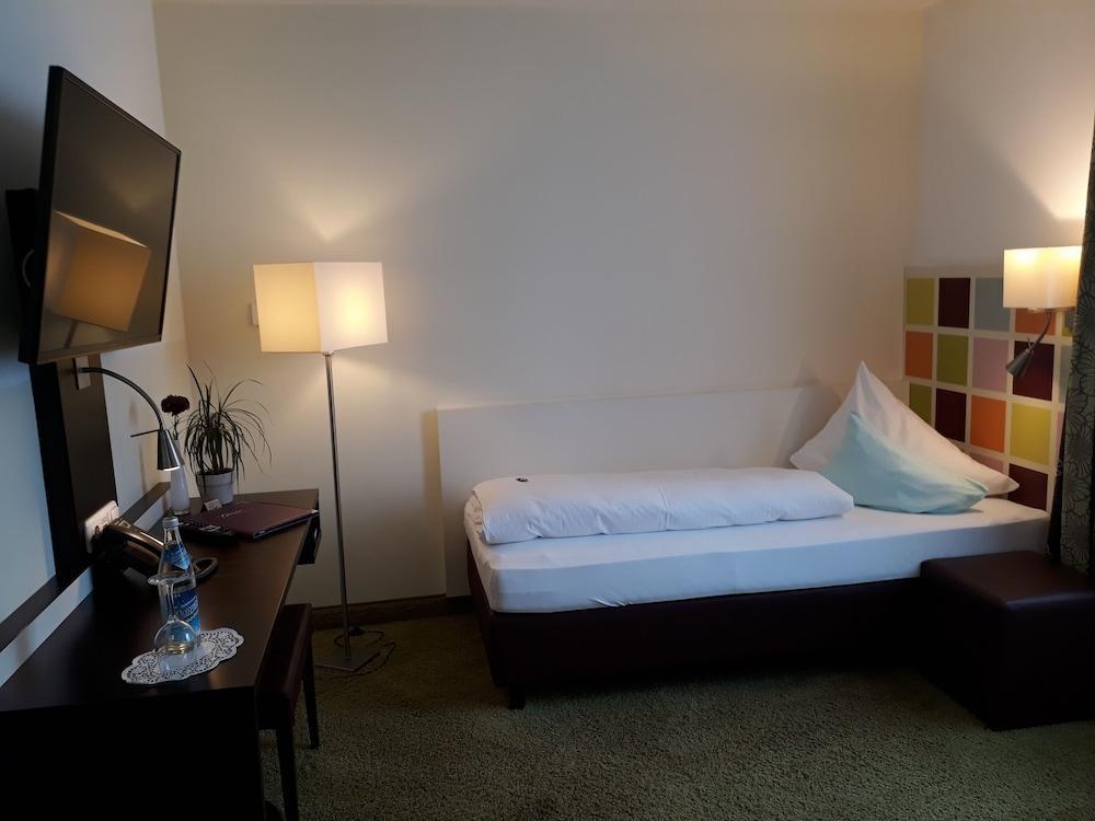 Hotel Arooma Эрдинг Экстерьер фото